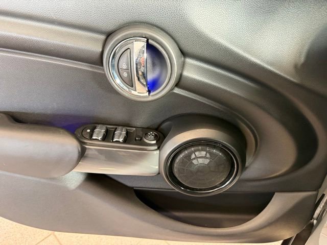 Used 2016 MINI Cooper 4-Door Hardtop image 19