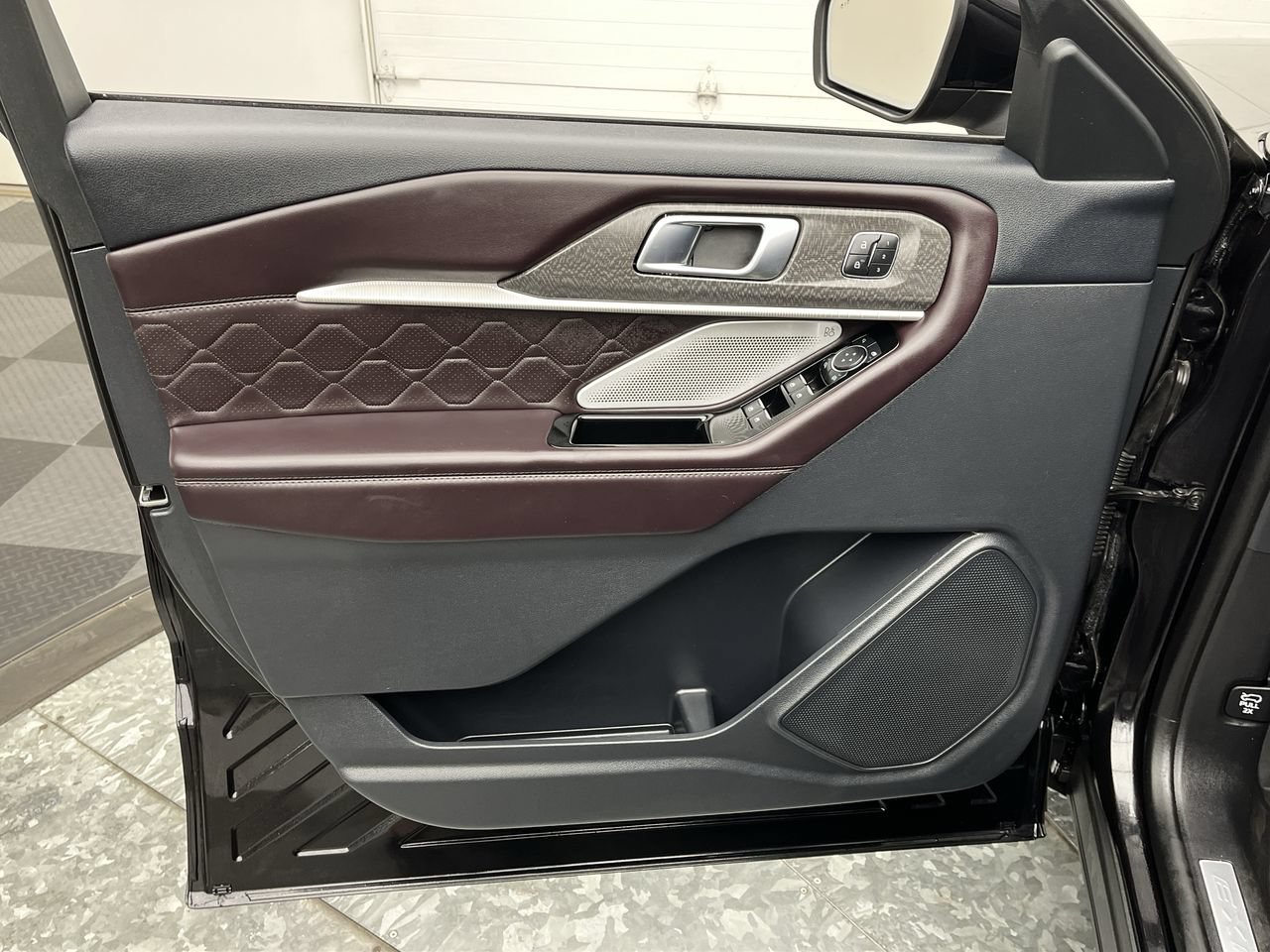 Certified 2025 Ford Explorer Platinum w/ Ultimate Package AWD/4WD image 9