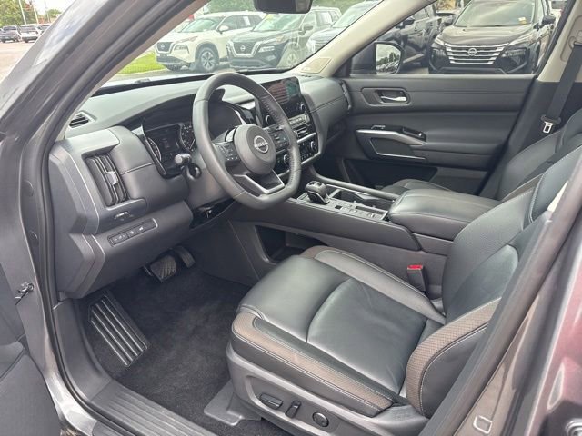 Used 2025 Nissan Pathfinder SL w/ SL Premium Package FWD image 26