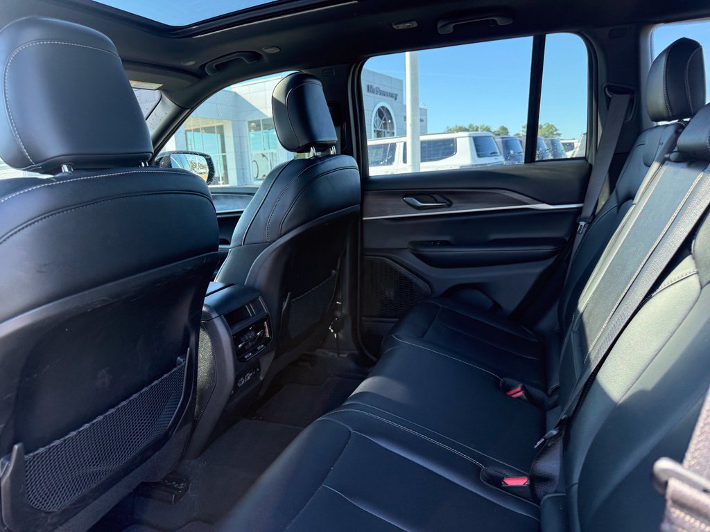 Used 2025 Jeep Grand Cherokee Limited w/ Black Appearance Package RWD image 24