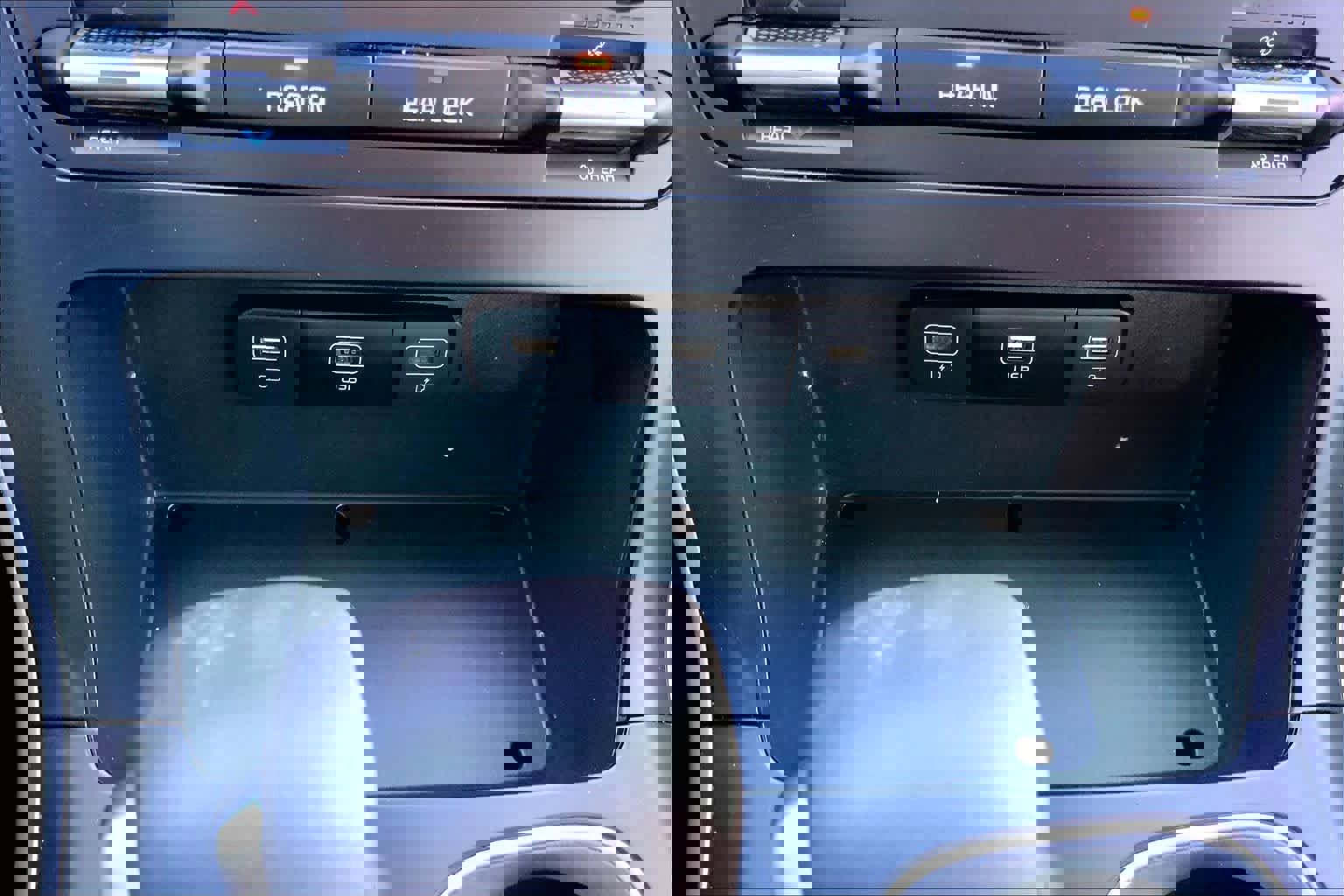 Used 2024 Kia Carnival LX image 29