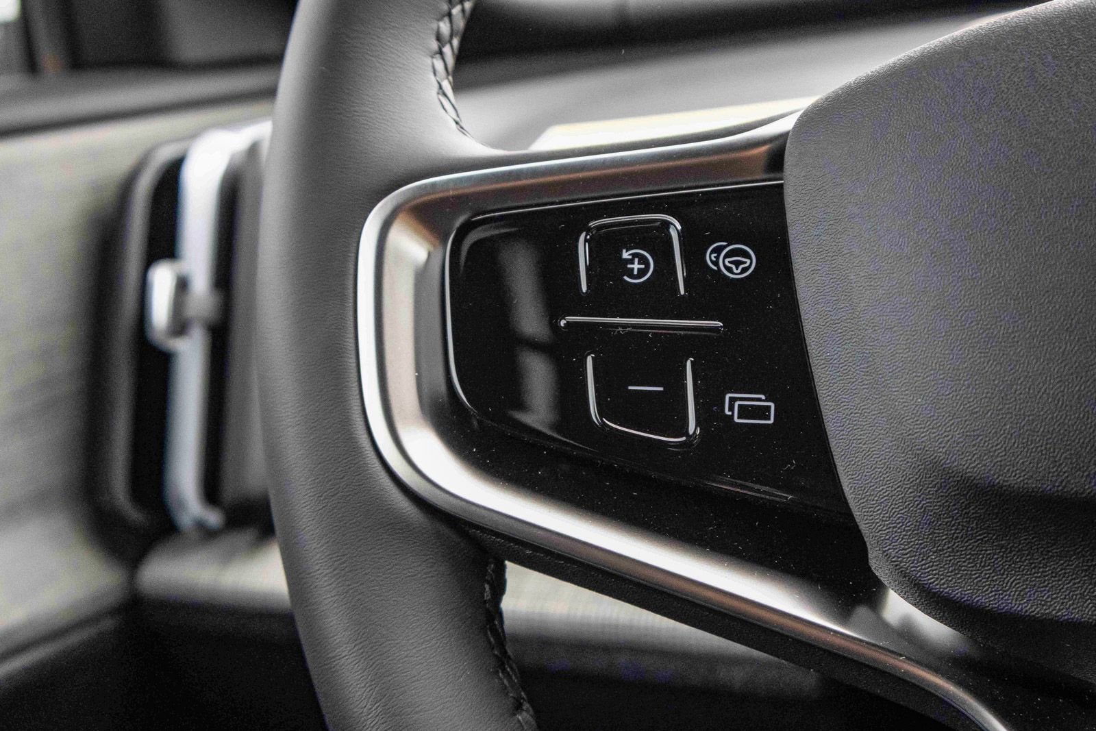 New 2026 Volvo EX30 Cross Country Ultra w/ Protection Package Premier image 36