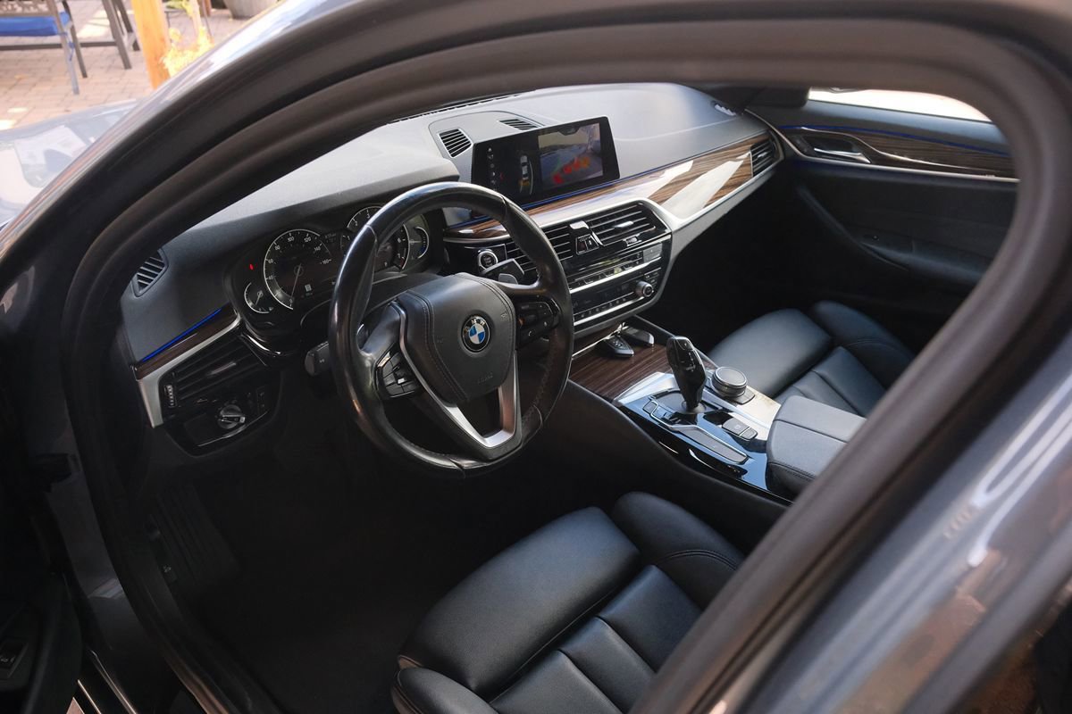 Used 2019 BMW 530i w/ Convenience Package RWD image 34