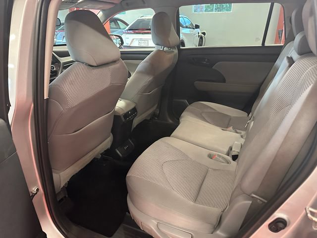 Used 2023 Toyota Highlander LE AWD/4WD image 13
