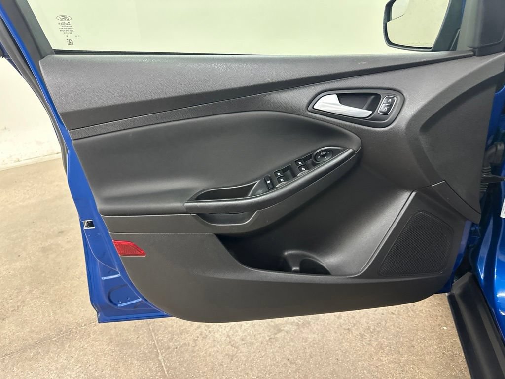 Used 2018 Ford Focus SE w/ SE Appearance Package FWD image 34