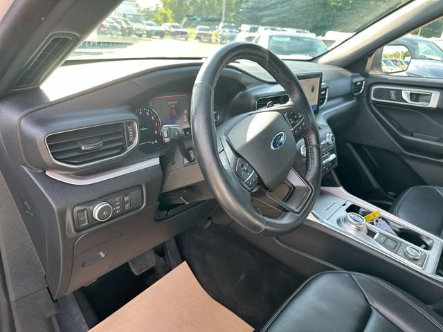 Used 2020 Ford Explorer XLT w/ Equipment Group 202A AWD/4WD image 12
