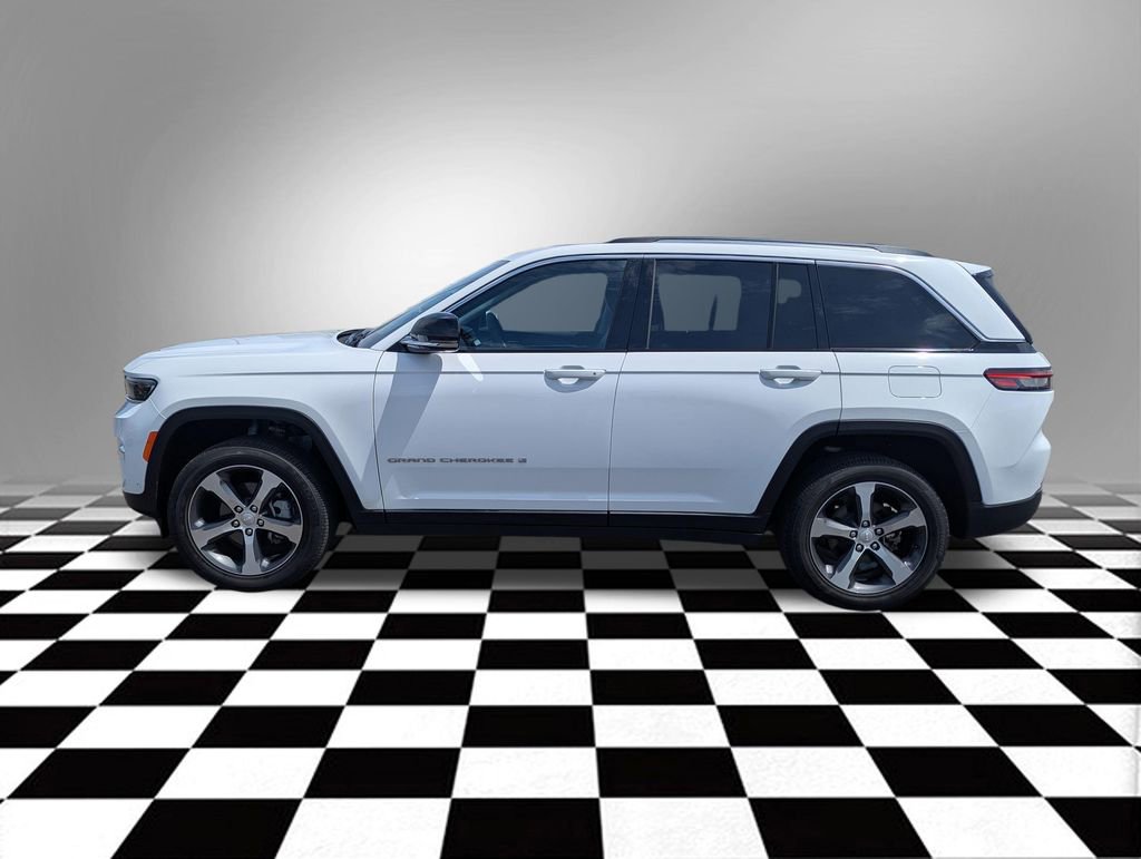 Used 2023 Jeep Grand Cherokee Limited w/ Luxury Tech Group II AWD/4WD image 4