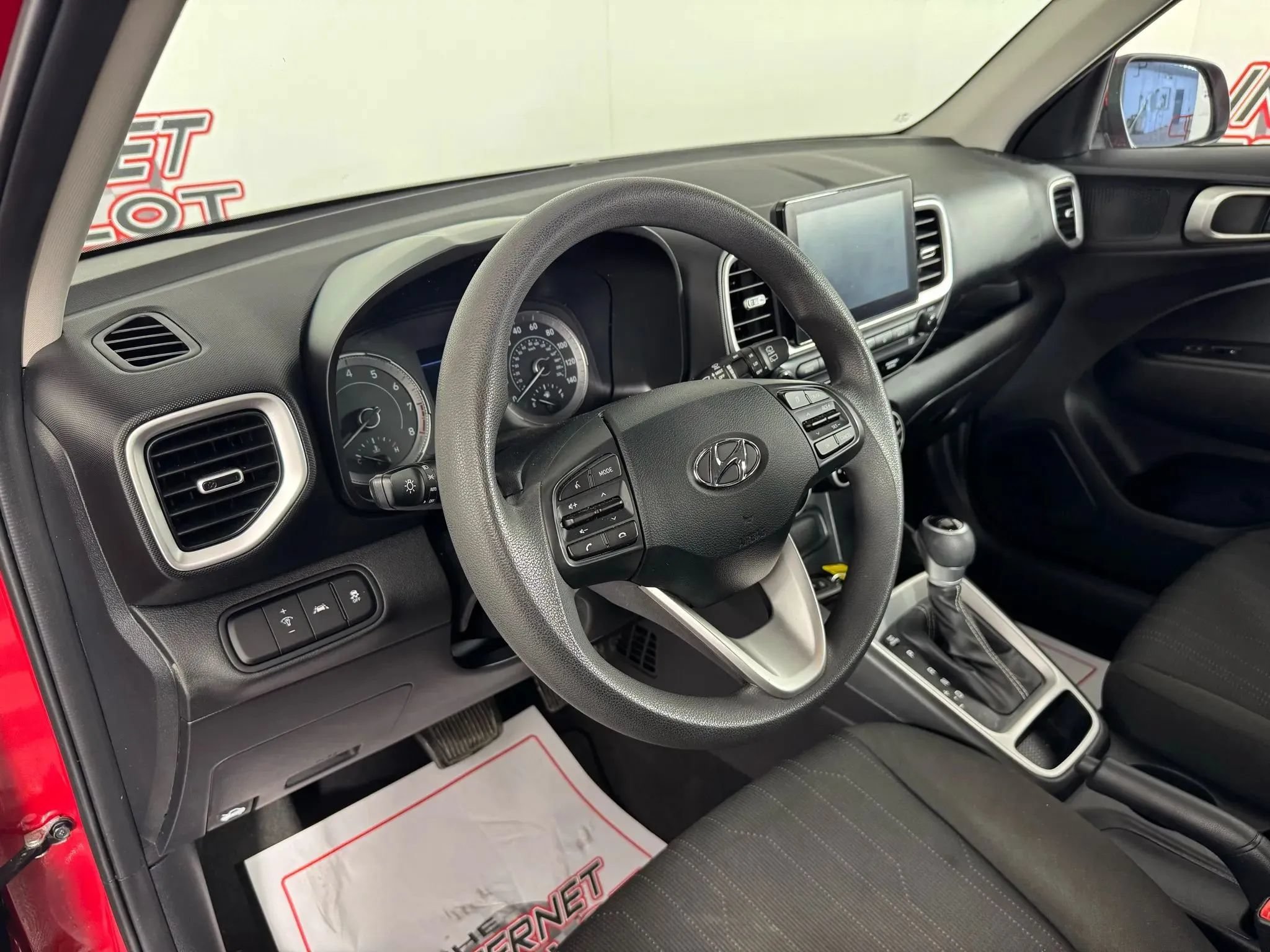 Used 2022 Hyundai Venue SE w/ Cargo Package FWD image 19
