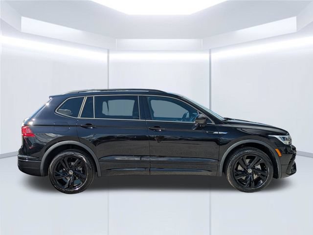 Used 2023 Volkswagen Tiguan SE R-Line FWD image 7