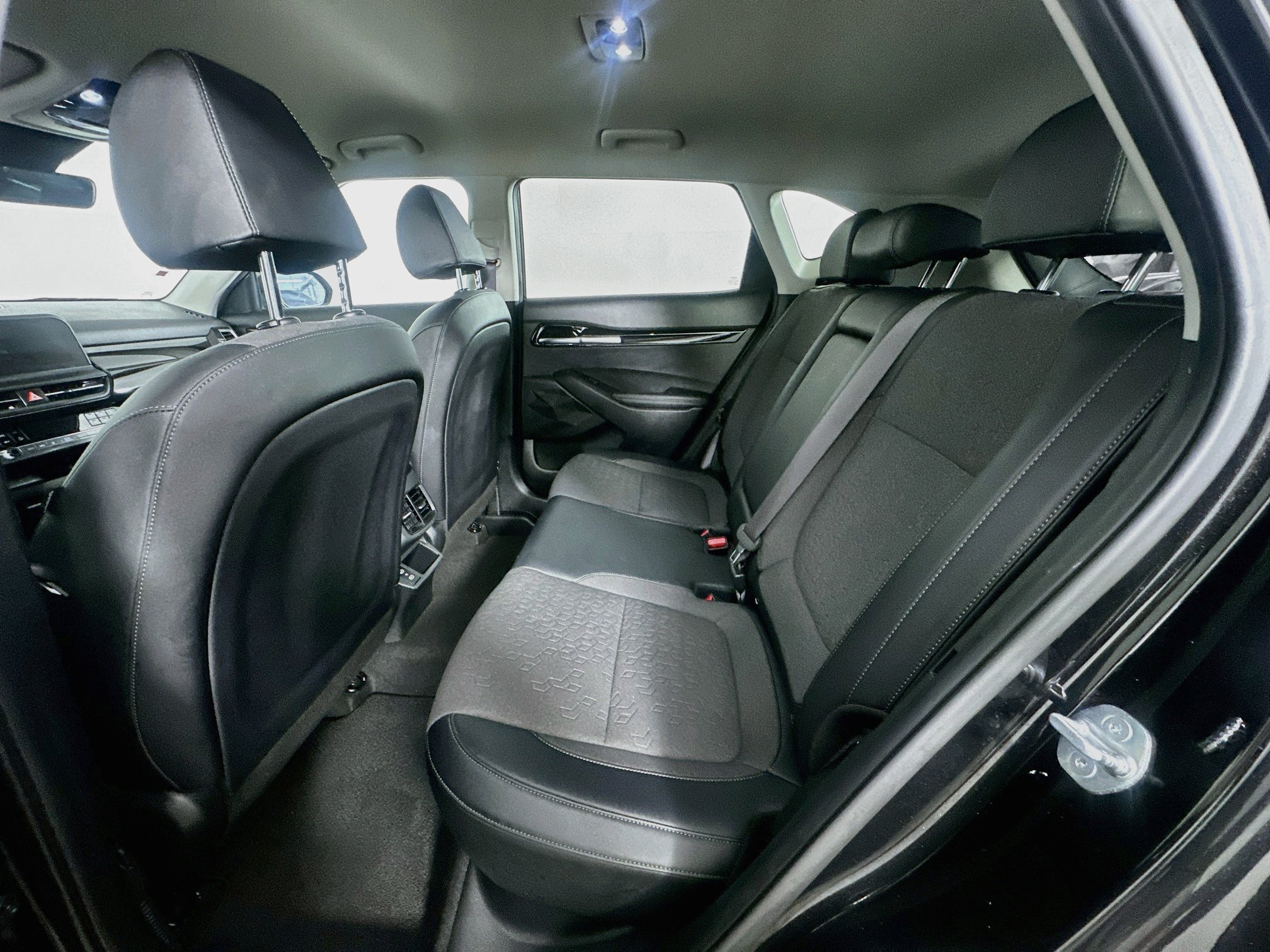 Used 2025 Kia Seltos S FWD image 27