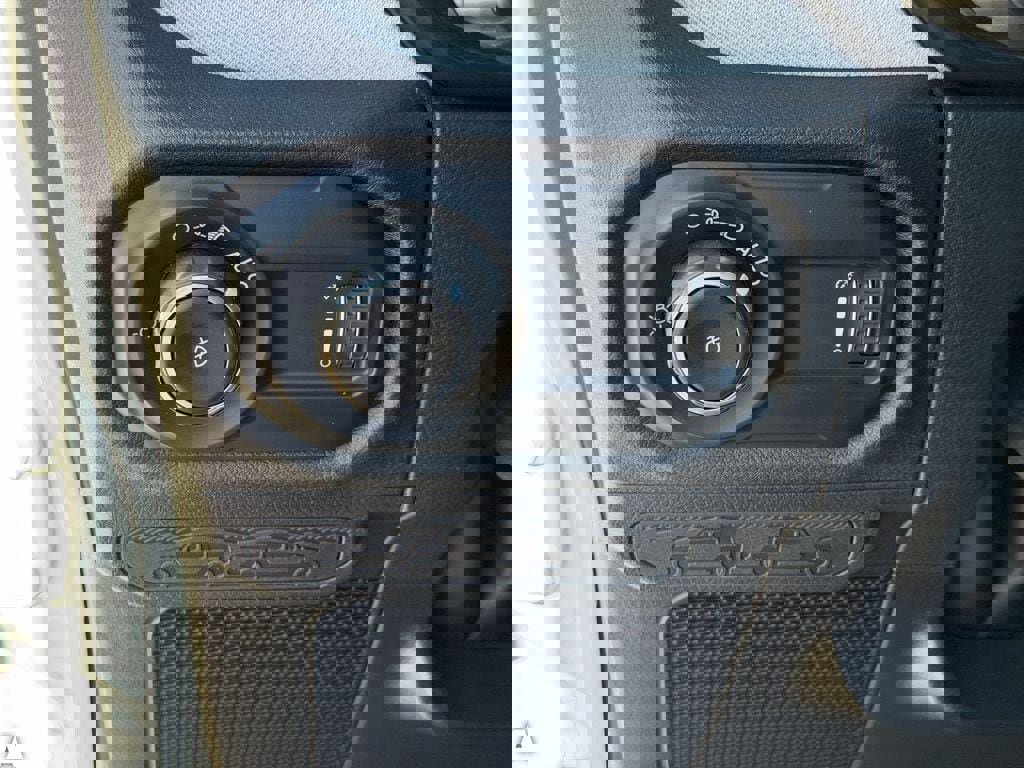 Used 2025 Jeep Wrangler Sport S image 19