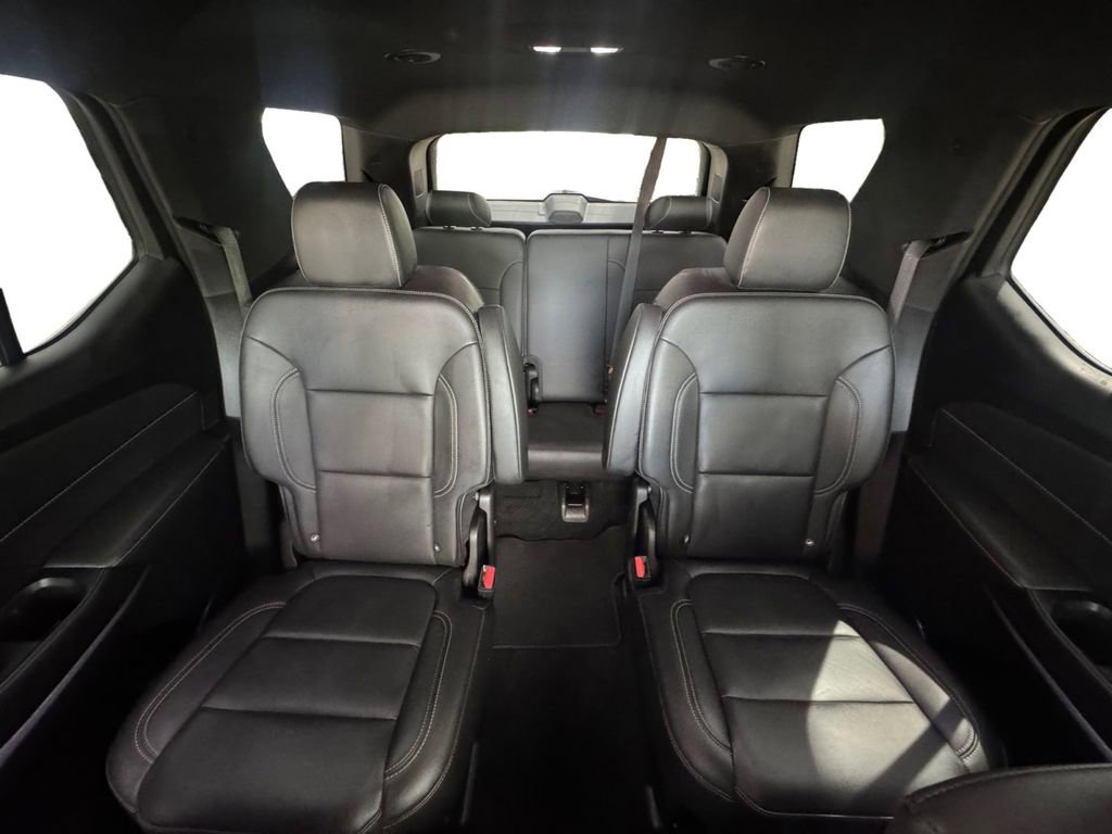 Used 2023 Chevrolet Traverse LT w/ LT Premium Package image 17