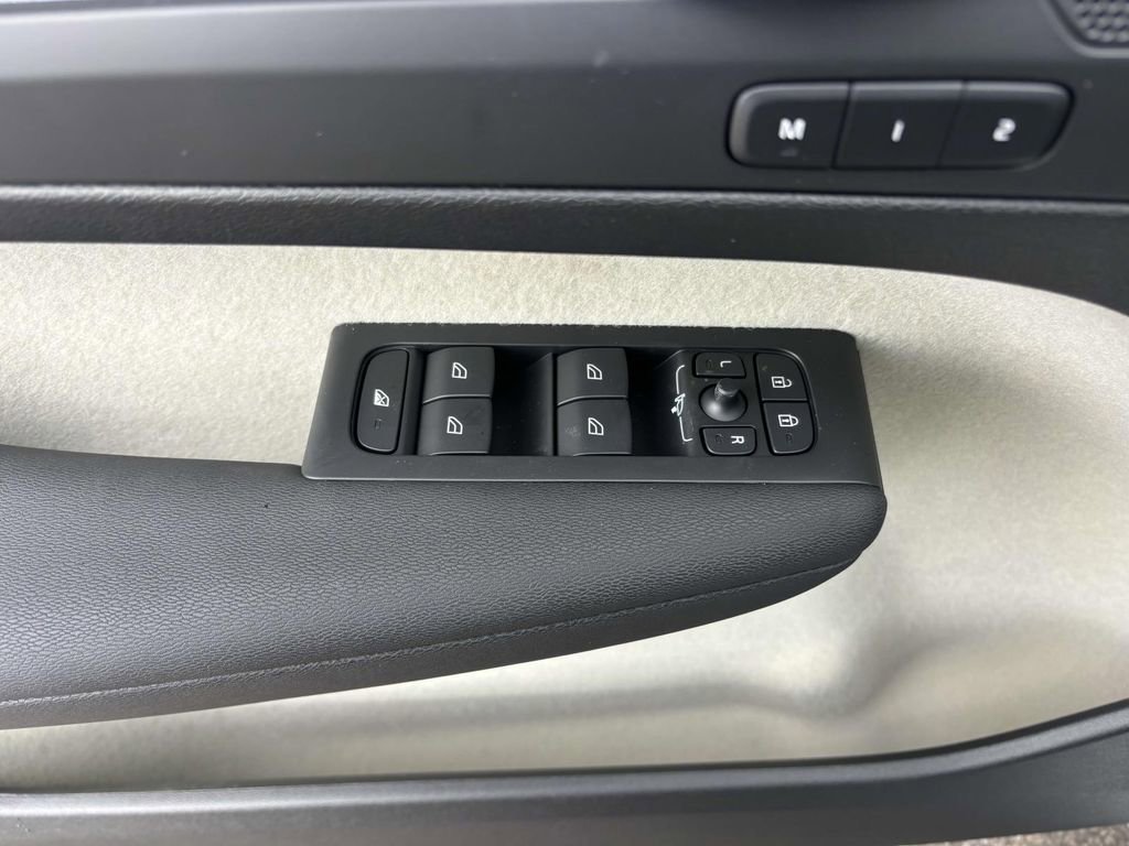 Used 2025 Volvo XC40 B5 Plus w/ Protection Package Premier image 13