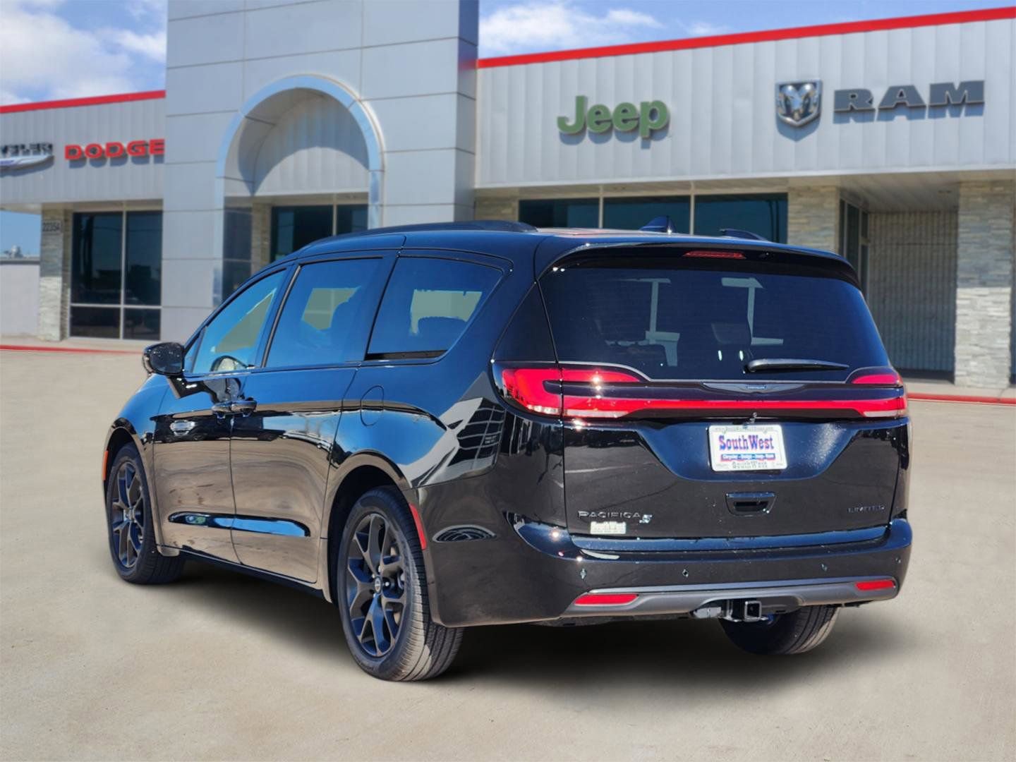 New 2026 Chrysler Pacifica Limited image 4