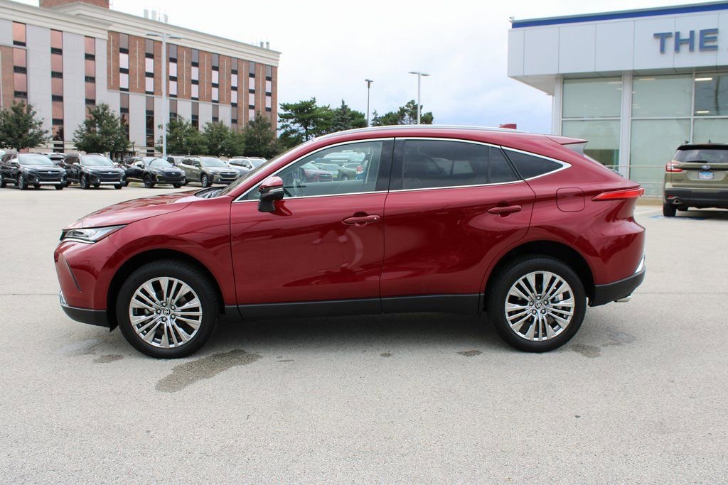Used 2024 Toyota Venza XLE AWD/4WD image 8