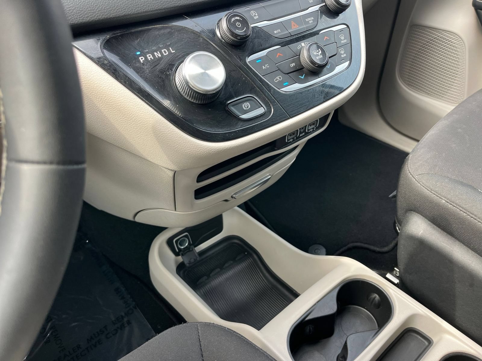 Used 2024 Chrysler Voyager LX FWD image 43