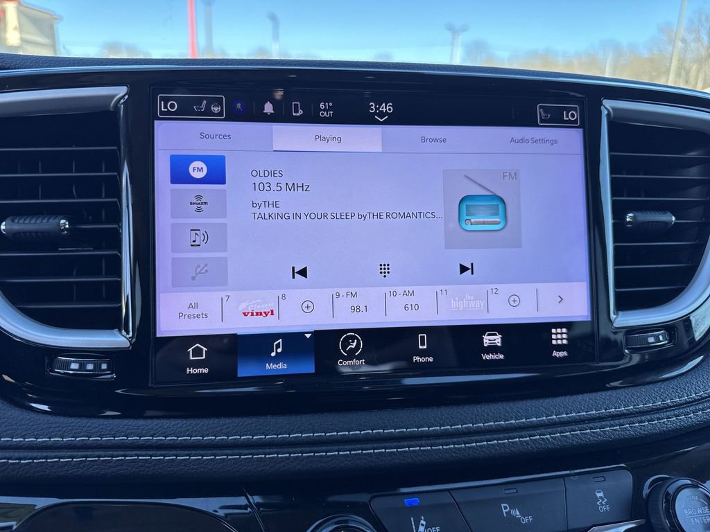 Used 2023 Chrysler Pacifica Touring-L image 16