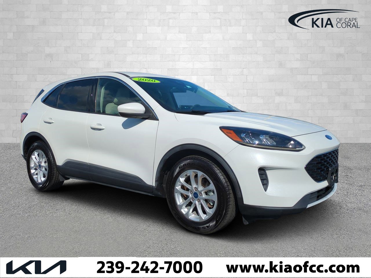 Used 2020 Ford Escape SE image 1