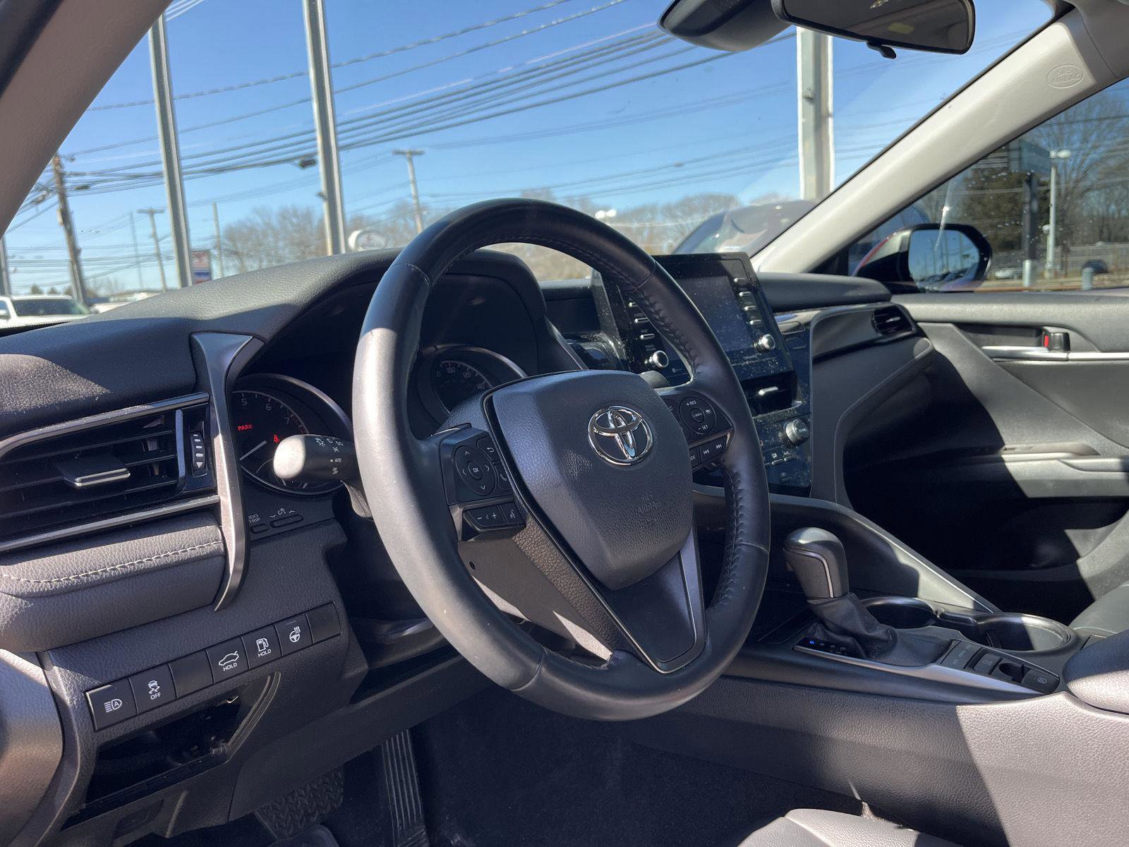 Used 2022 Toyota Camry SE w/ Cold Weather Package image 11
