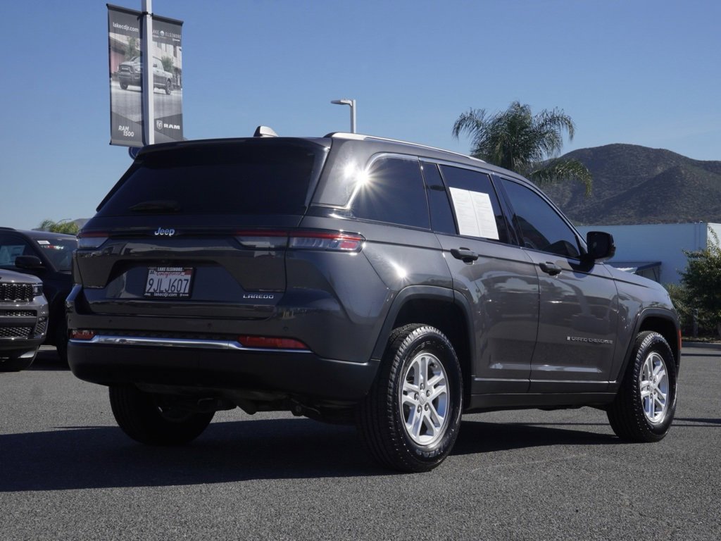 Certified 2022 Jeep Grand Cherokee Laredo w/ Luxury Tech Group I image 4