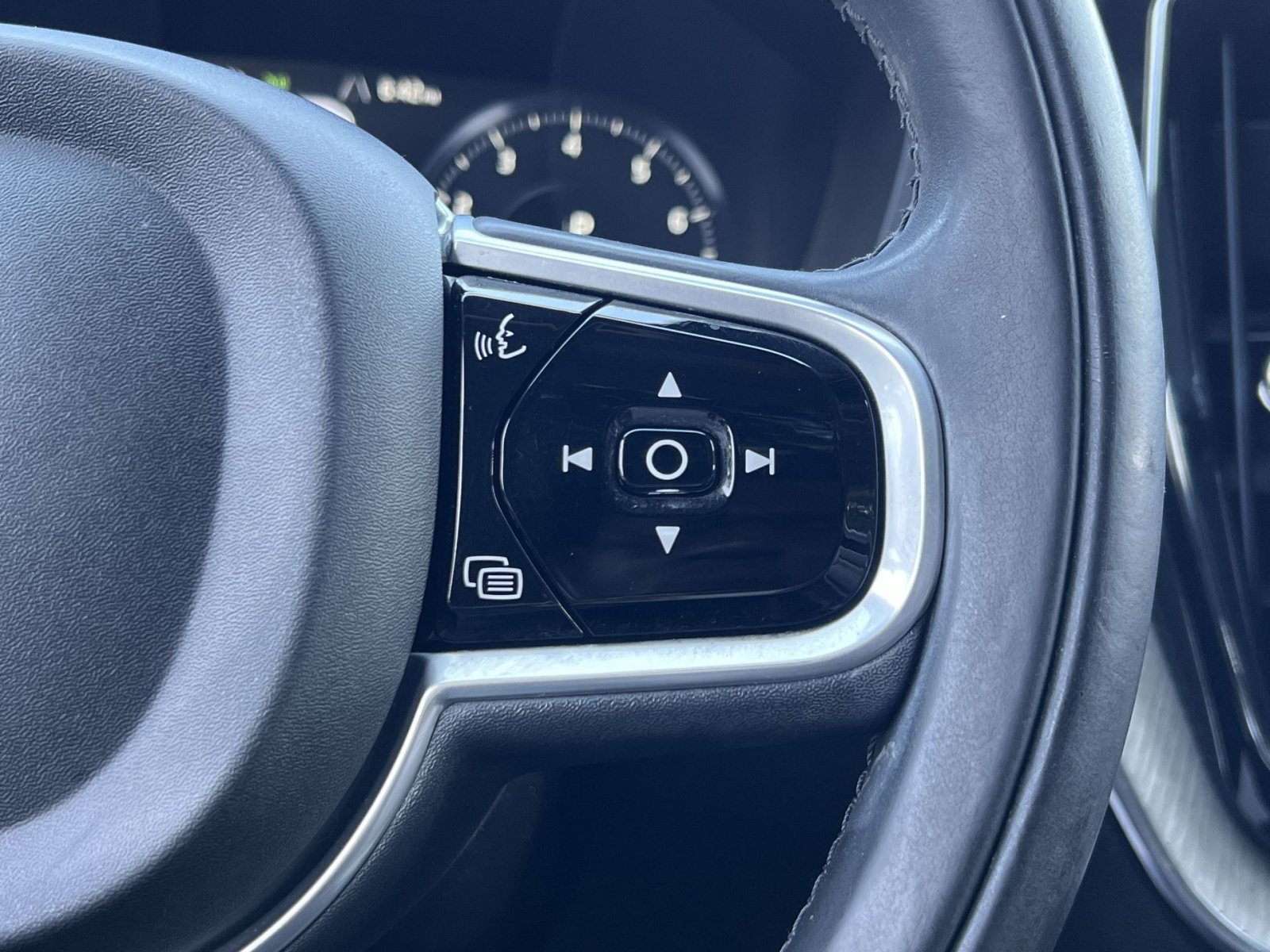 Used 2018 Volvo XC60 T5 Inscription w/ Luxury Seat Package AWD/4WD image 36