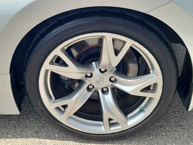 Used 2011 Nissan 370Z Touring w/ Sport Pkg image 12