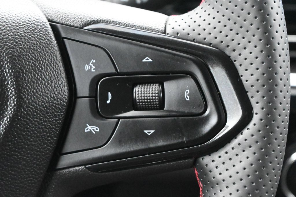 Used 2024 Chevrolet Trax RS FWD image 7