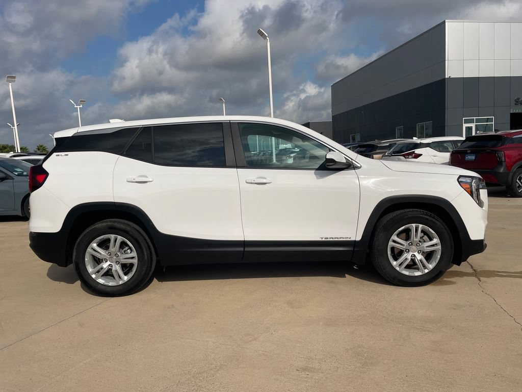Used 2024 GMC Terrain SLE w/ LPO, Floor Liner Package FWD image 6