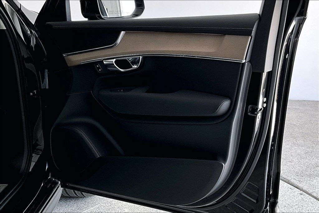New 2026 Volvo XC90 B5 Plus AWD/4WD image 14