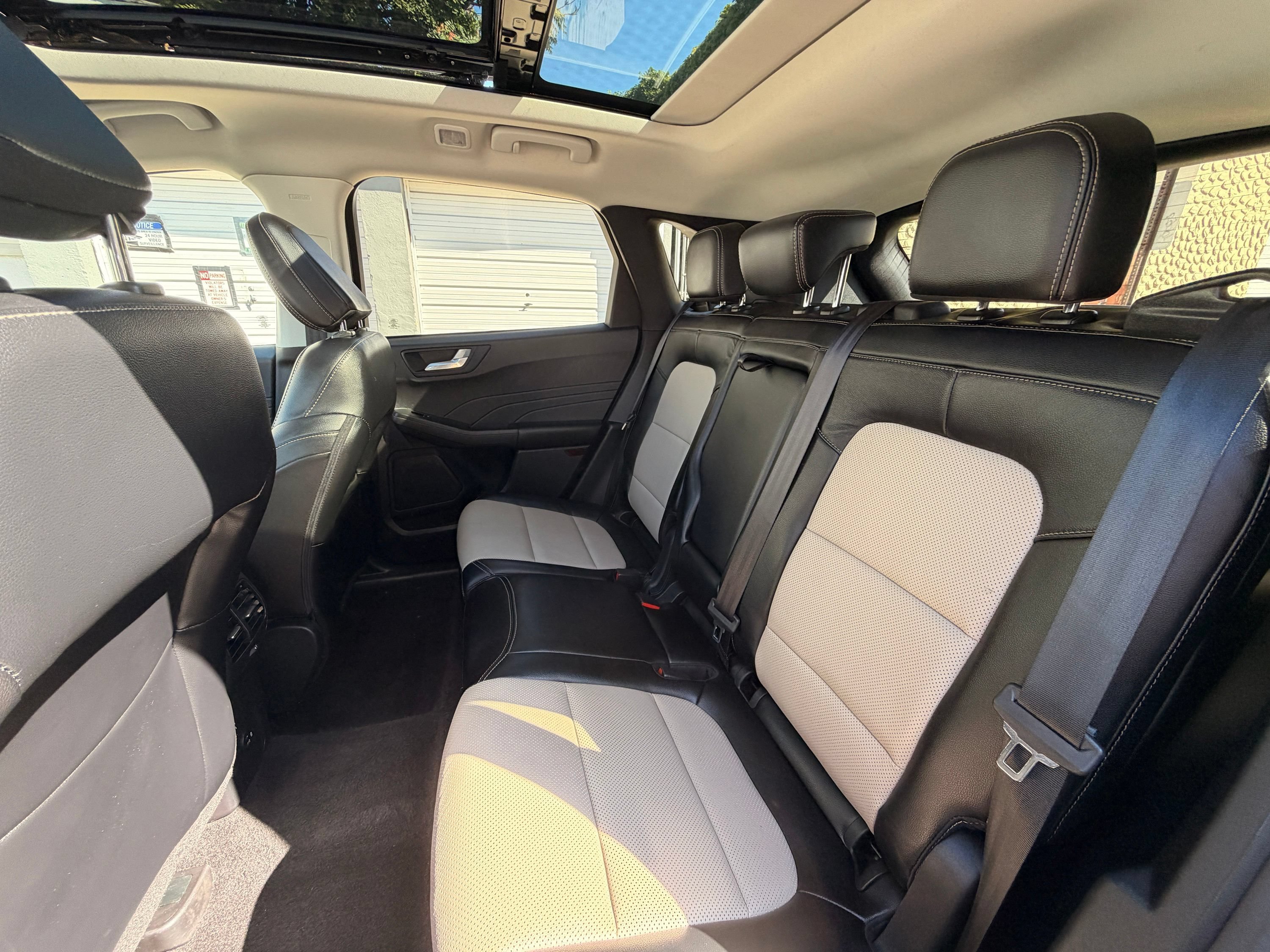 Used 2022 Ford Escape Titanium w/ Titanium Premium Package FWD image 19