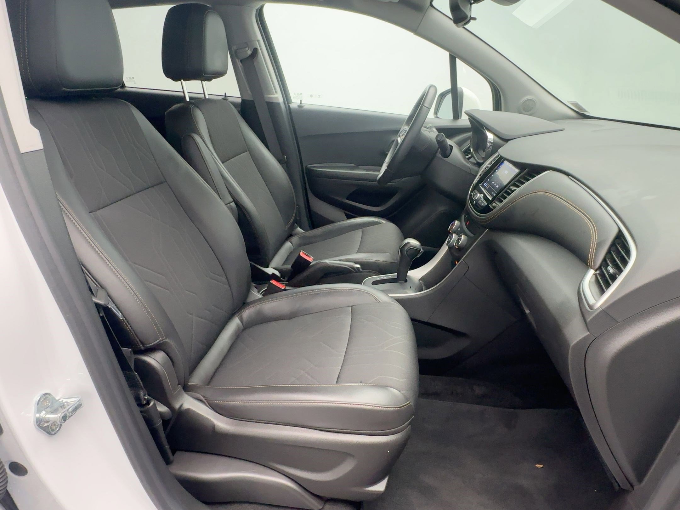 Certified 2022 Chevrolet Trax LT w/ Sport Edition image 27