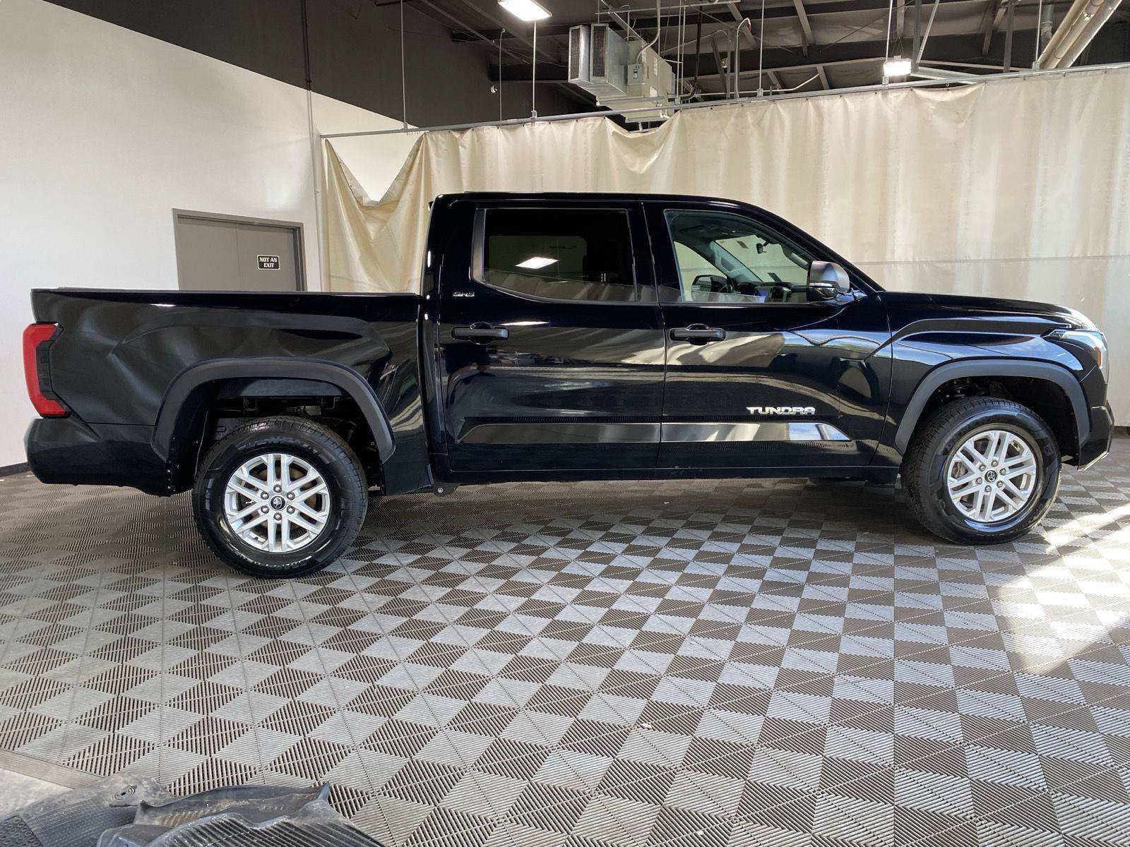 Used 2023 Toyota Tundra SR5 w/ SR5 Convenience Package AWD/4WD image 15