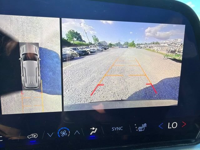 Used 2025 Chevrolet Traverse LT w/ Enhanced Driving Package AWD/4WD image 10