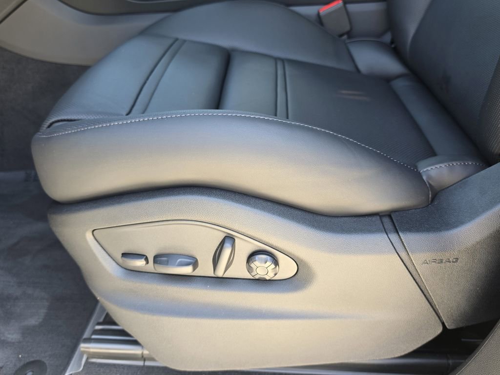 New 2026 Porsche Cayenne Coupe AWD/4WD image 12