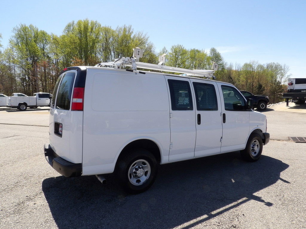 Used 2017 Chevrolet Express 2500 image 8