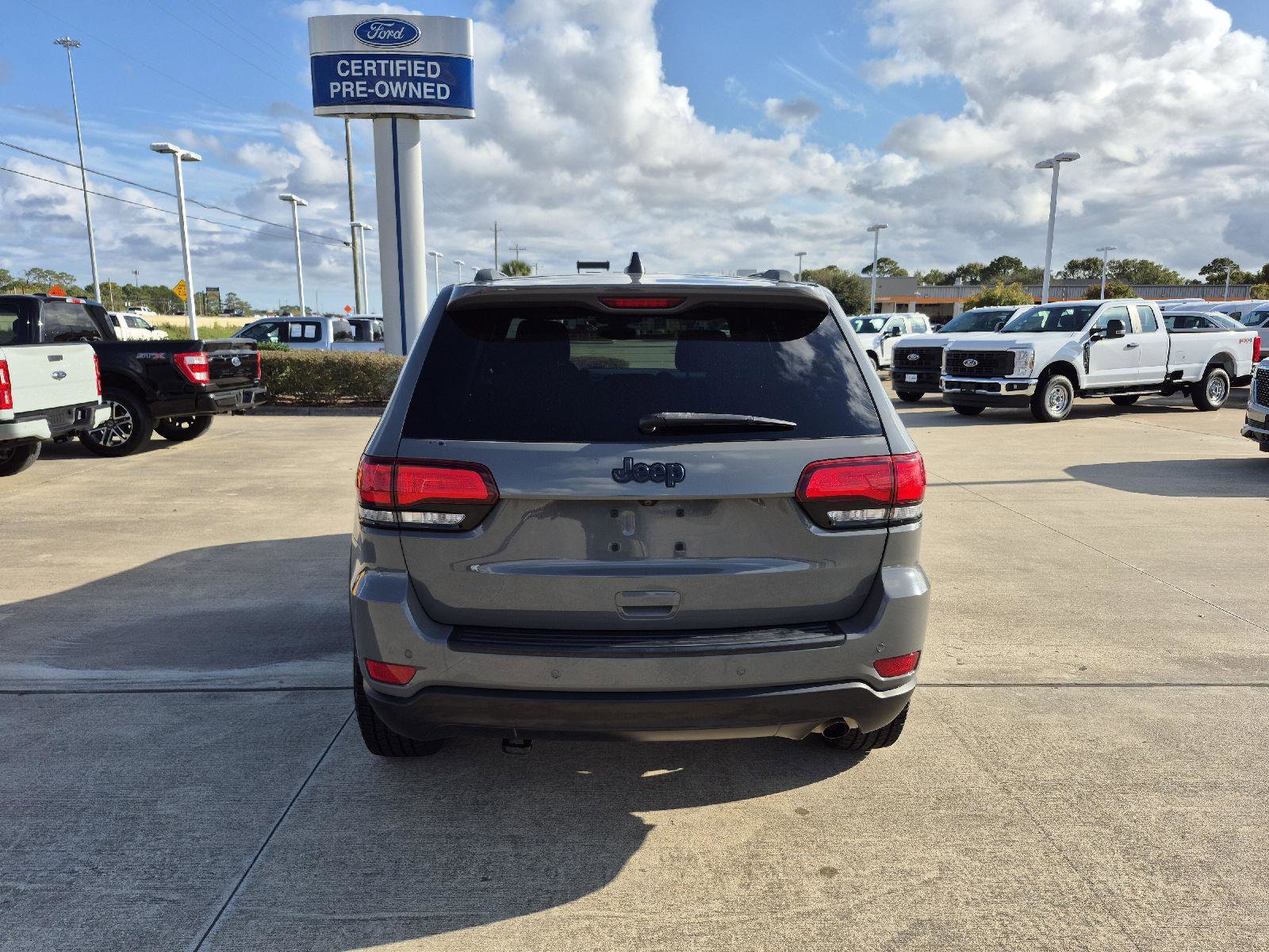 Used 2019 Jeep Grand Cherokee Laredo image 6