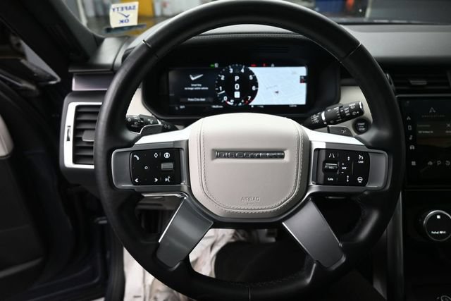 Used 2024 Land Rover Discovery Metropolitan Edition AWD/4WD image 20