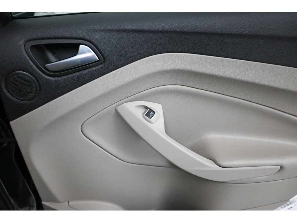 Used 2019 Ford Escape Titanium image 18