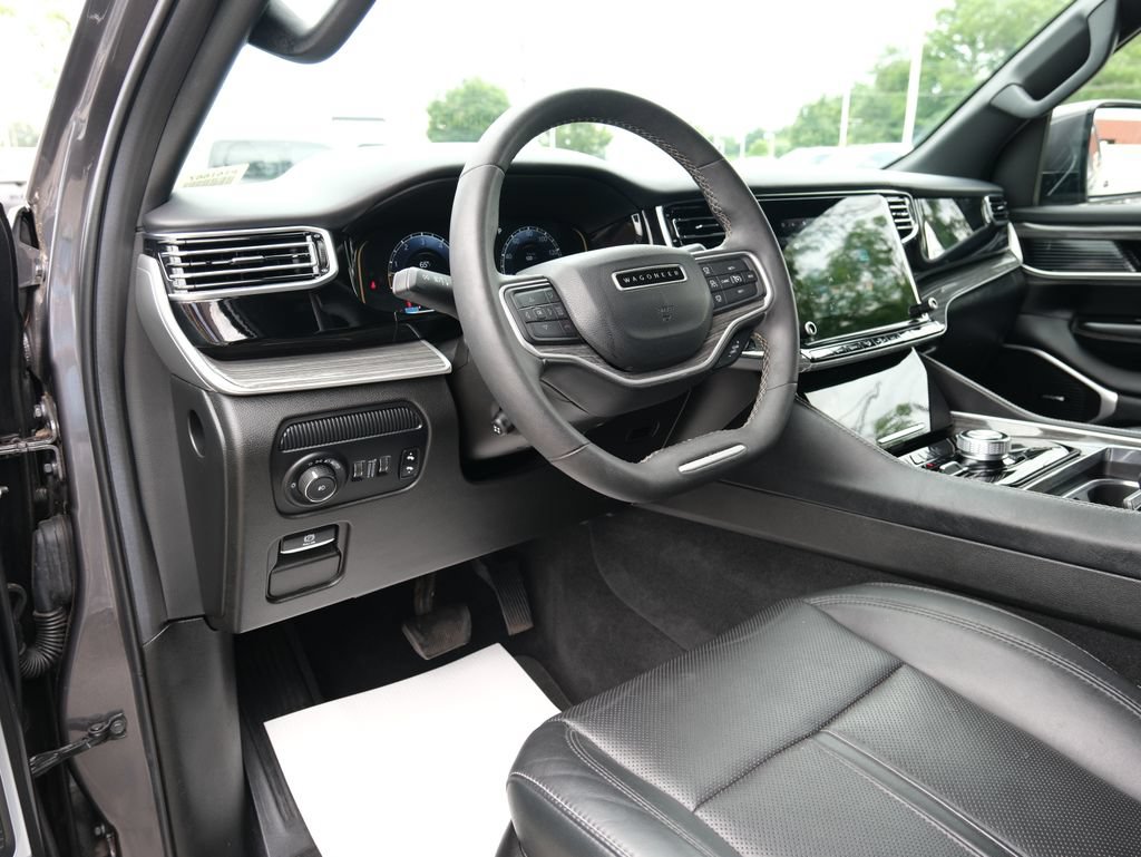 Used 2022 Jeep Wagoneer Series II AWD/4WD image 3
