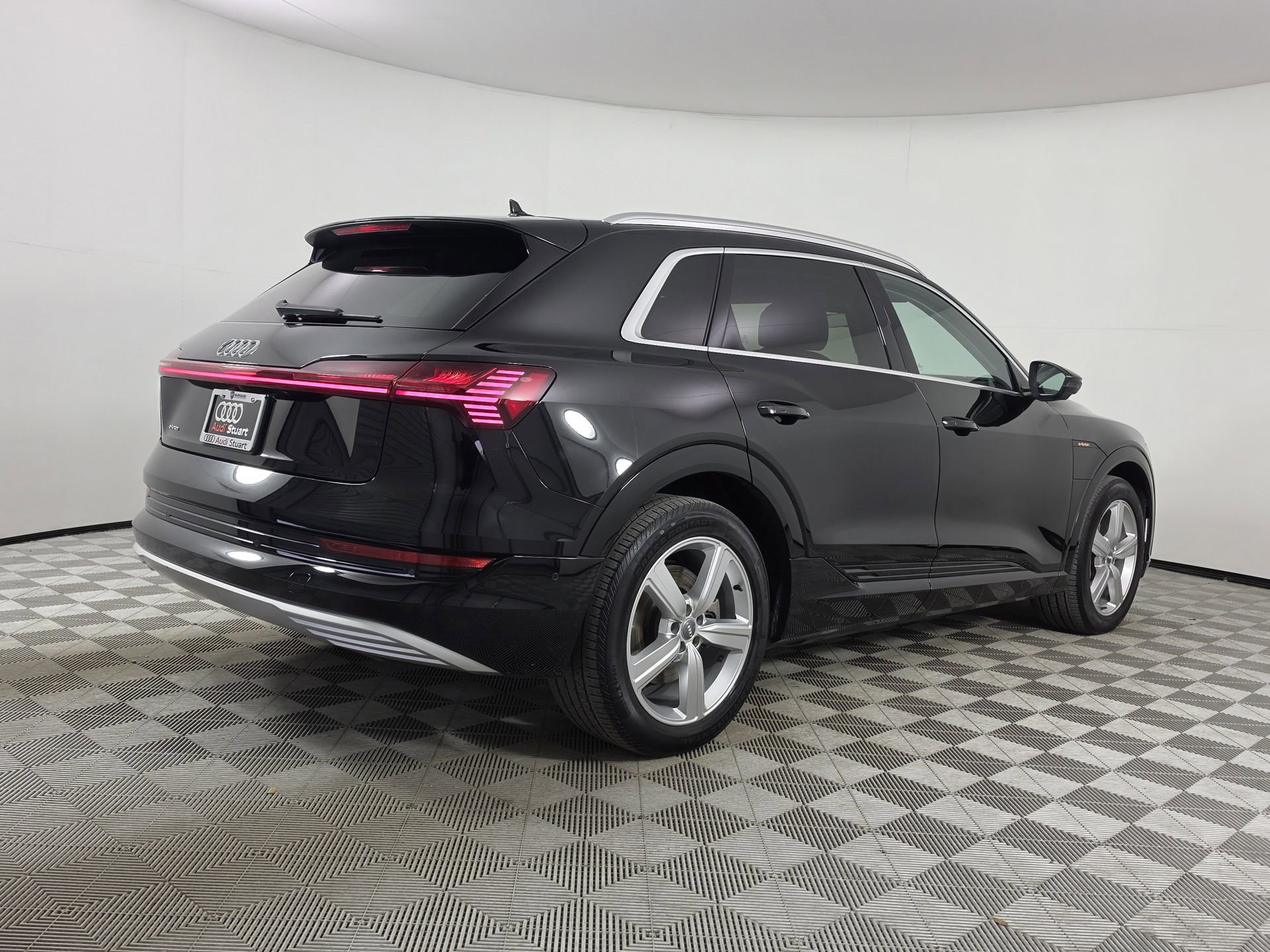 Used 2019 Audi e-tron Premium Plus w/ Cold Weather Package AWD/4WD image 7
