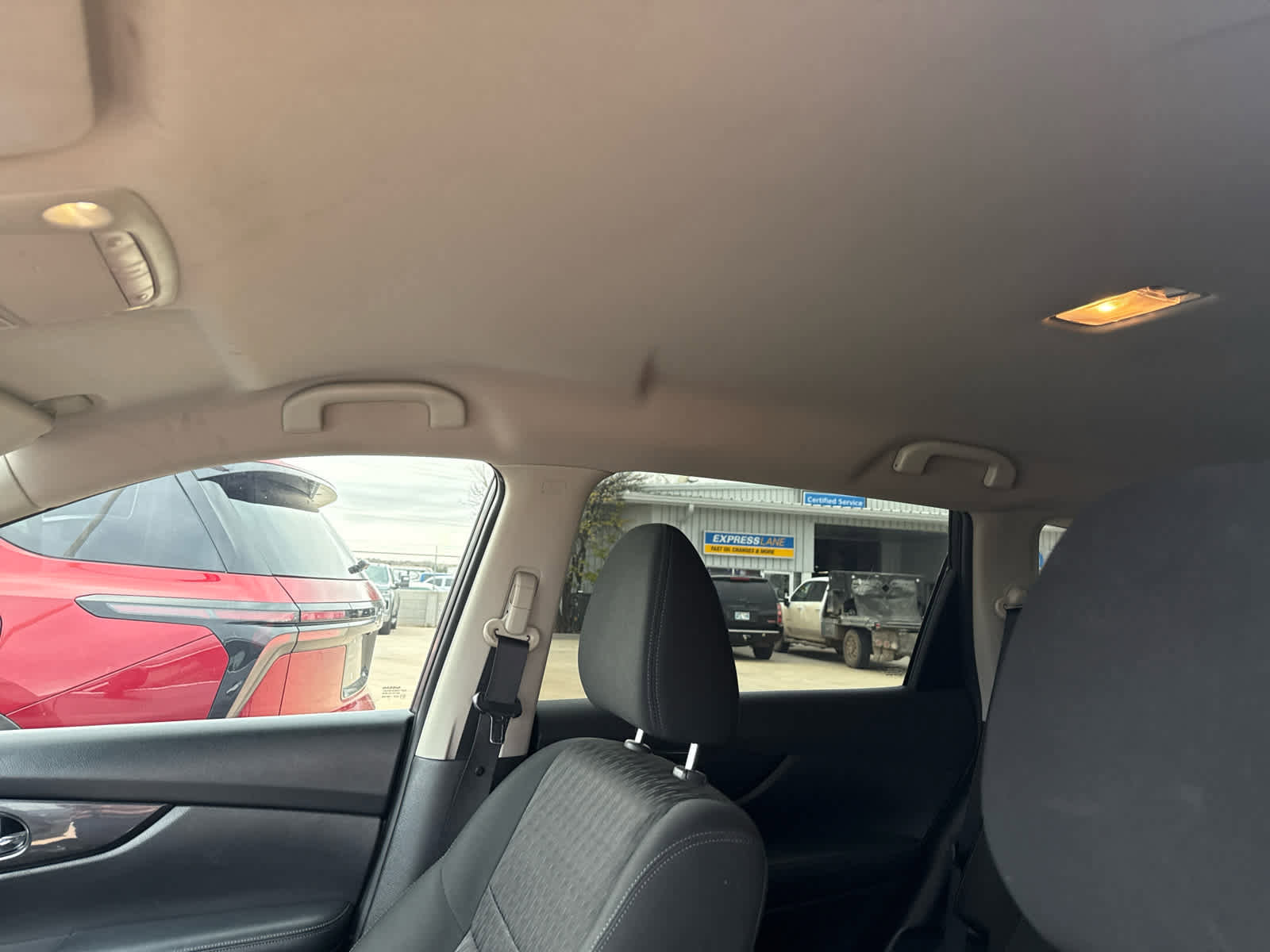 Used 2018 Nissan Rogue SV image 11