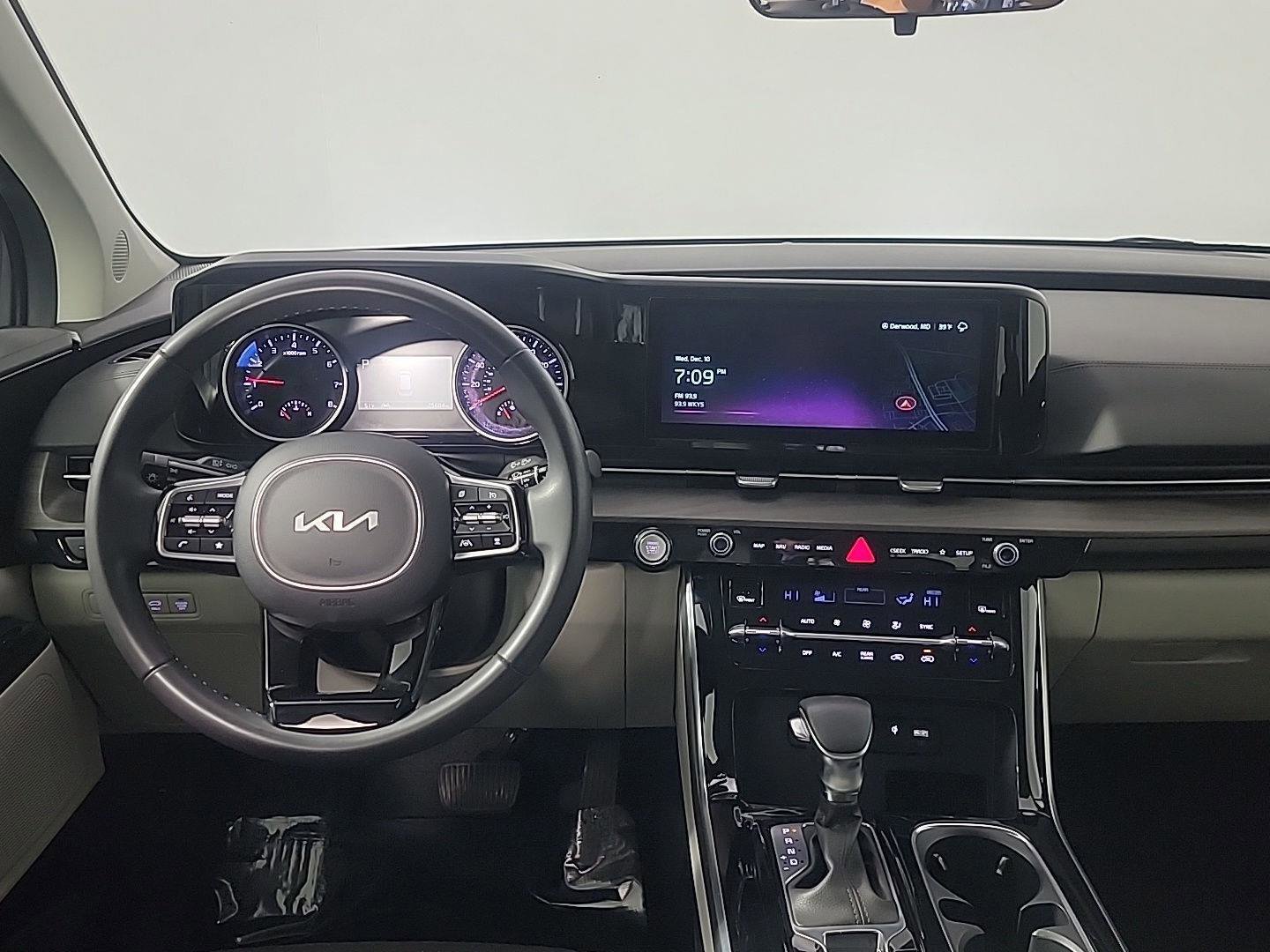 Used 2024 Kia Carnival EX image 22