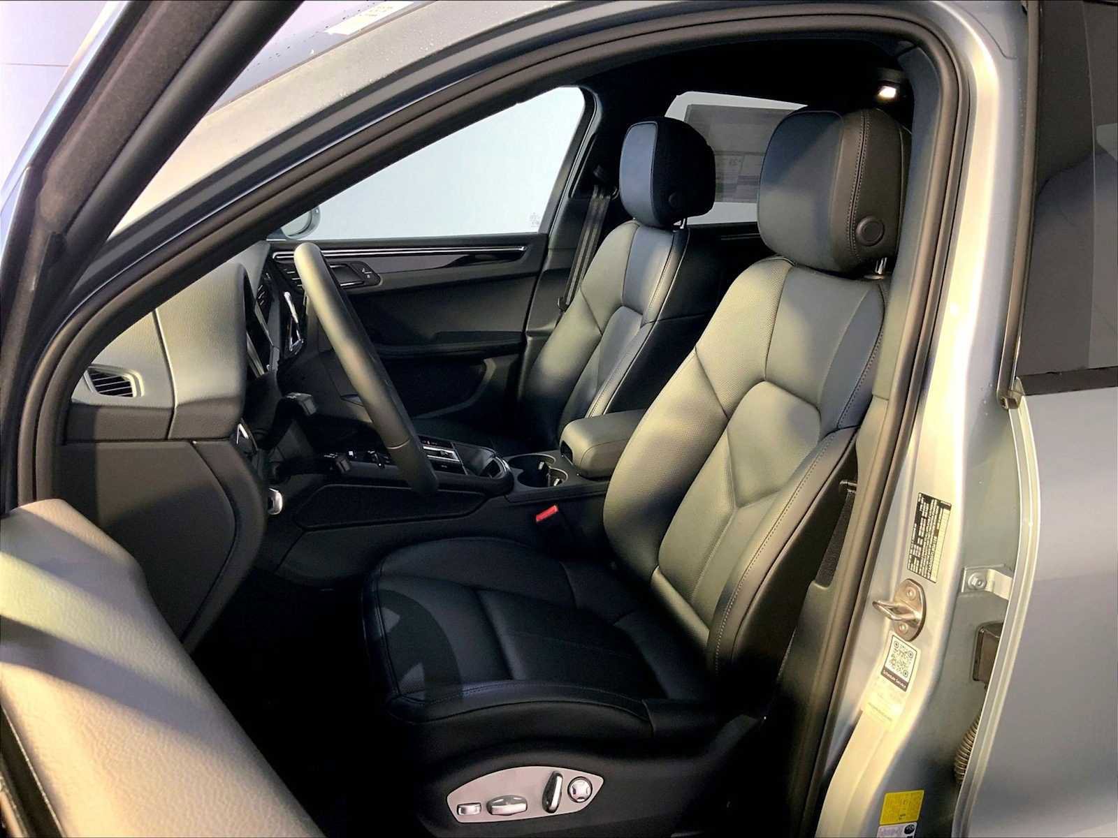 New 2026 Porsche Macan AWD/4WD image 5