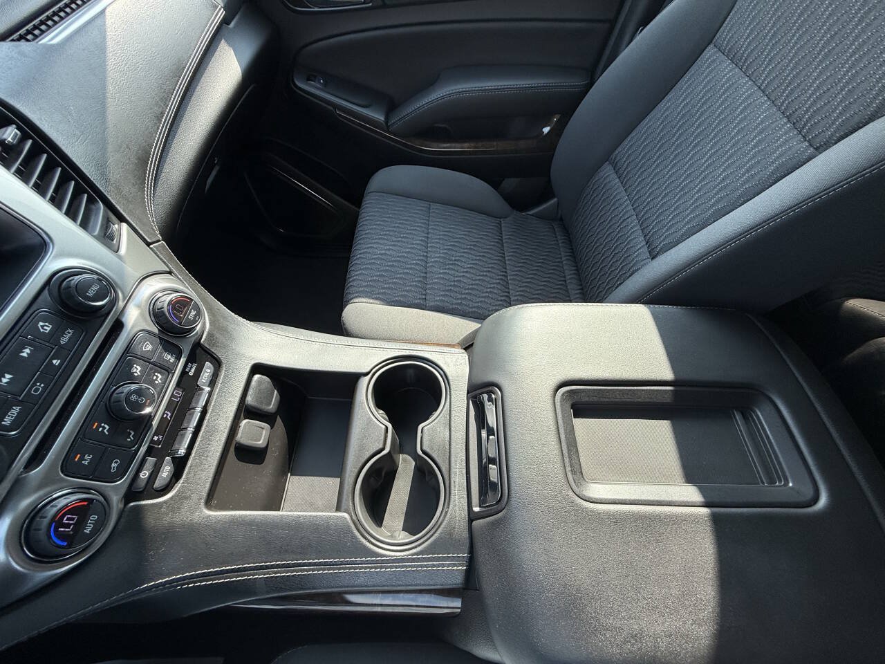 Used 2018 Chevrolet Tahoe LS AWD/4WD image 26