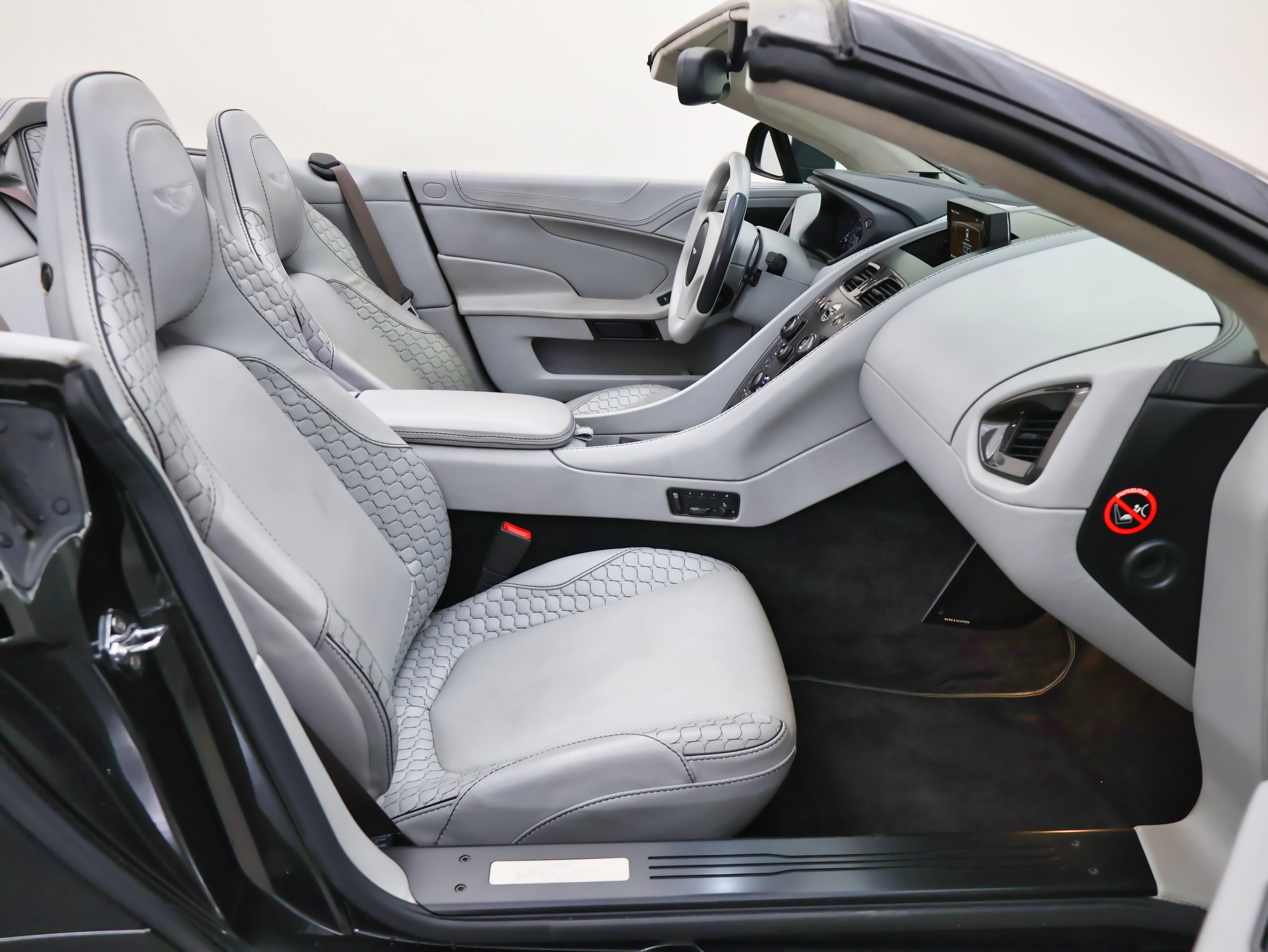 Used 2014 Aston Martin Vanquish Volante image 42