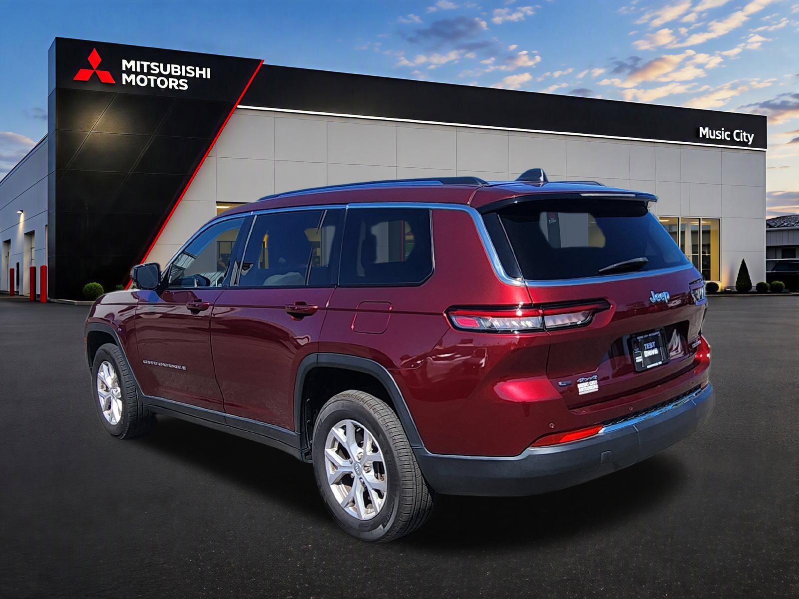 Used 2021 Jeep Grand Cherokee L Limited AWD/4WD image 3