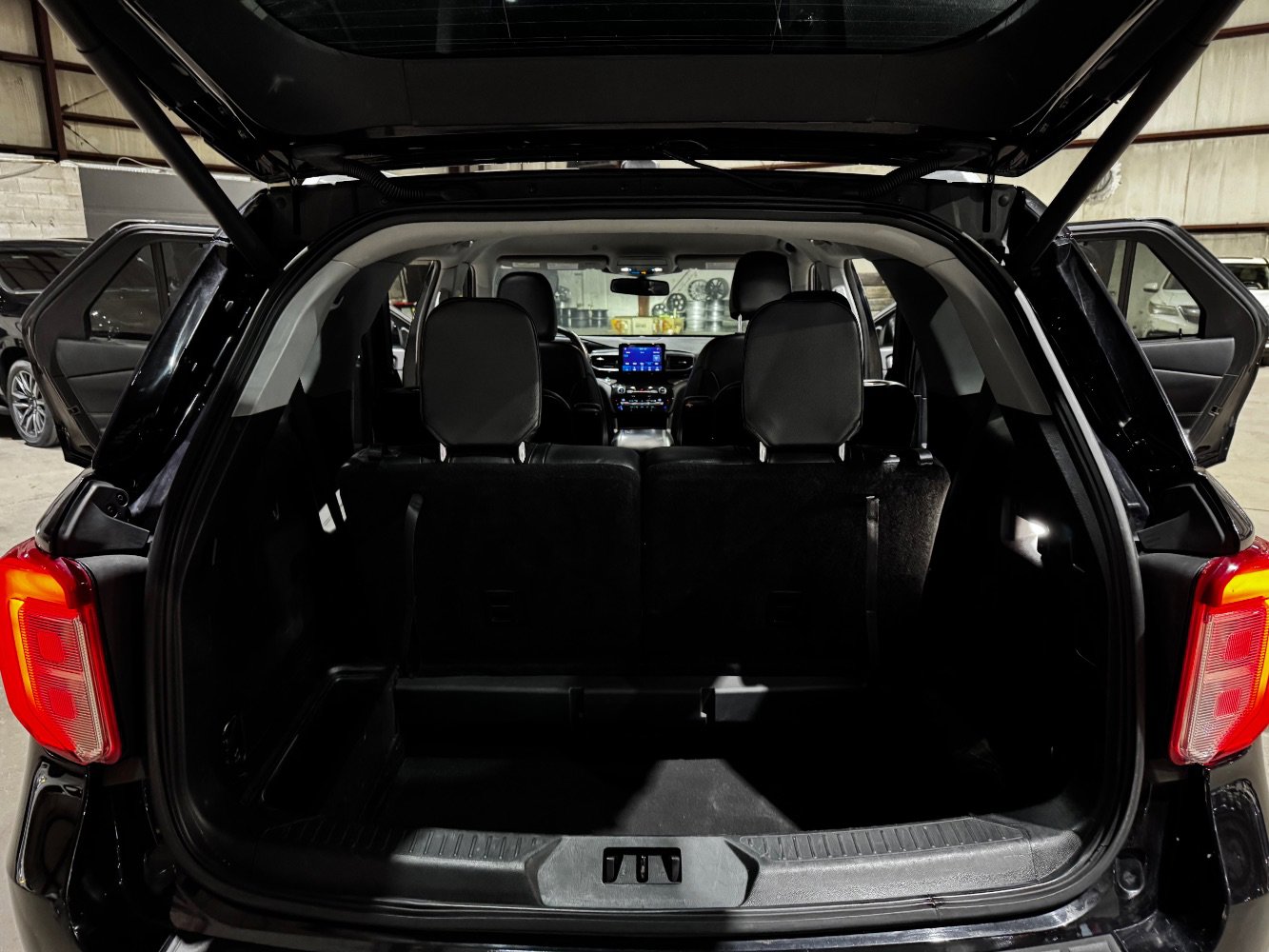 Used 2021 Ford Explorer Limited AWD/4WD image 19