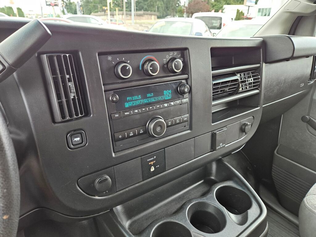 Used 2016 Chevrolet Express 3500 Extended image 22