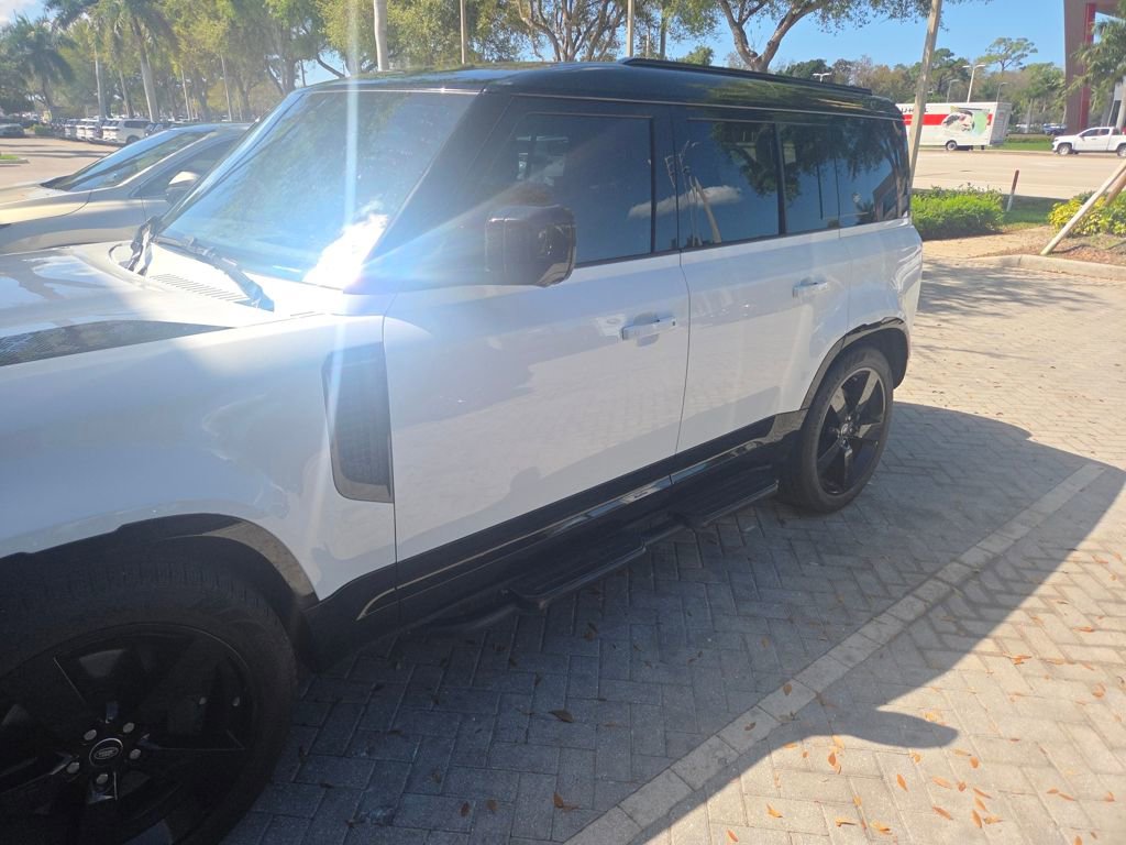 Used 2024 Land Rover Defender 110 X-Dynamic SE image 51