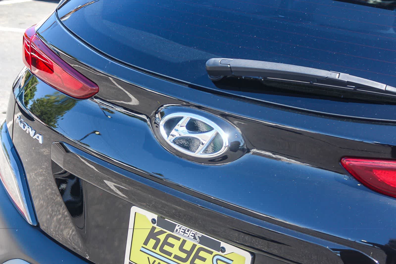 Certified 2023 Hyundai Kona SEL w/ Cargo Package AWD/4WD image 9